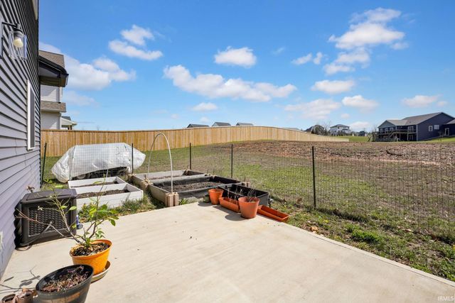 526 E Lucy Lane, Ellettsville, IN 47429