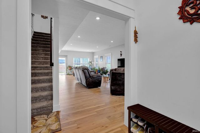 526 E Lucy Lane, Ellettsville, IN 47429