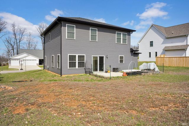 526 E Lucy Lane, Ellettsville, IN 47429