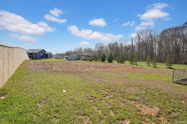 526 E Lucy Lane, Ellettsville, IN 47429