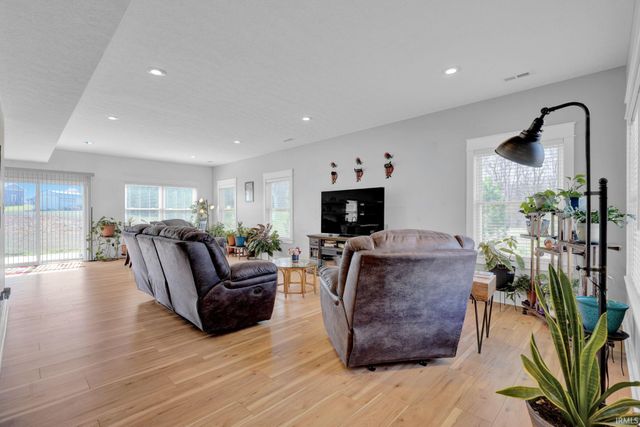 526 E Lucy Lane, Ellettsville, IN 47429