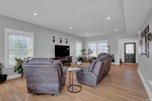 526 E Lucy Lane, Ellettsville, IN 47429