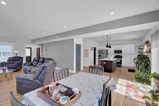 526 E Lucy Lane, Ellettsville, IN 47429