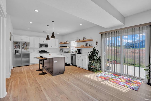 526 E Lucy Lane, Ellettsville, IN 47429