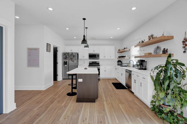 526 E Lucy Lane, Ellettsville, IN 47429