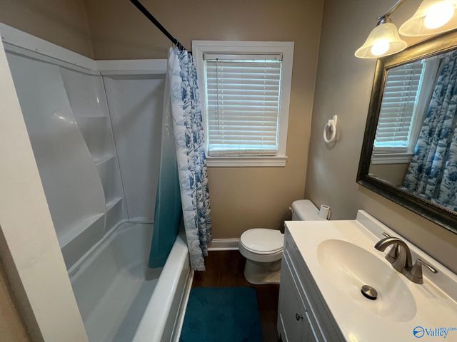 2002 Enolam Blvd, Decatur, AL 35601