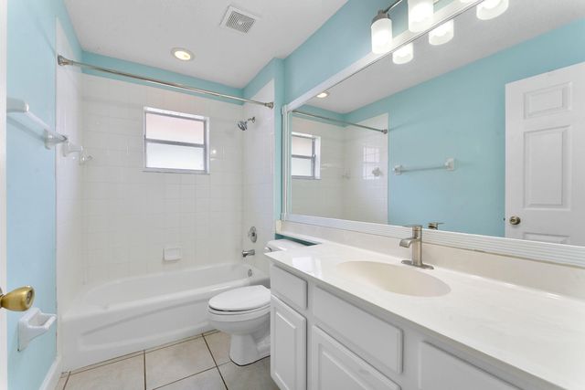 981 Delray Lakes Drive, Delray Beach, FL 33444
