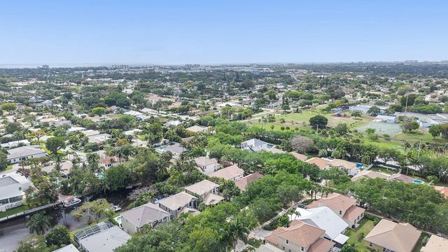 981 Delray Lakes Drive, Delray Beach, FL 33444