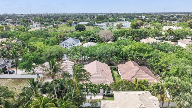 981 Delray Lakes Drive, Delray Beach, FL 33444