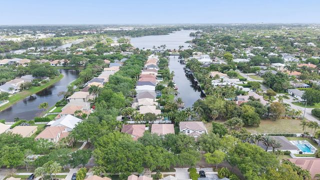 981 Delray Lakes Drive, Delray Beach, FL 33444