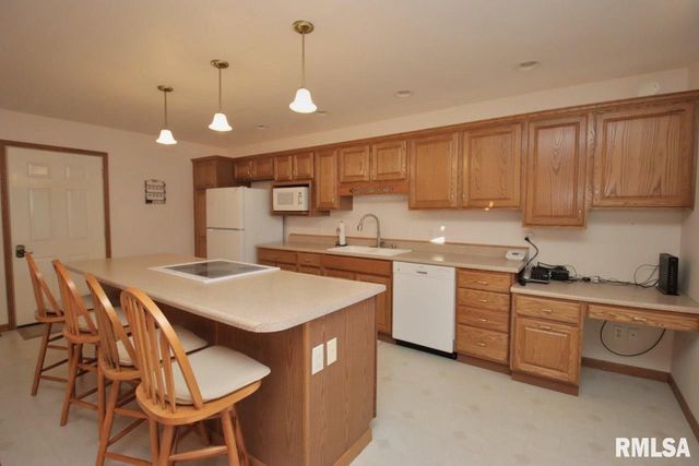 1424 FAIRVIEW Court, Pekin, IL 61554