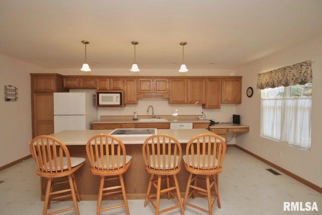 1424 FAIRVIEW Court, Pekin, IL 61554