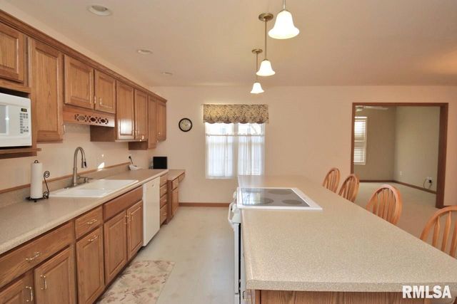 1424 FAIRVIEW Court, Pekin, IL 61554