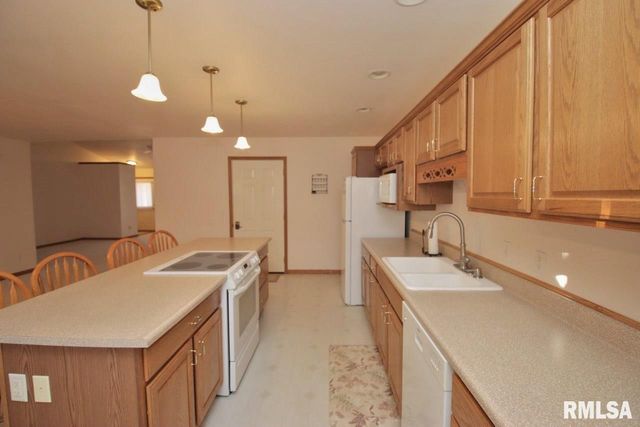 1424 FAIRVIEW Court, Pekin, IL 61554