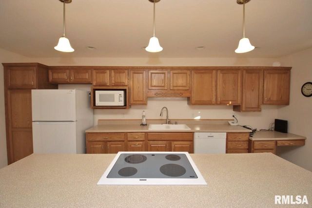 1424 FAIRVIEW Court, Pekin, IL 61554