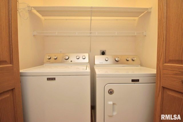 1424 FAIRVIEW Court, Pekin, IL 61554