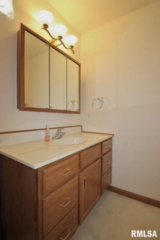 1424 FAIRVIEW Court, Pekin, IL 61554