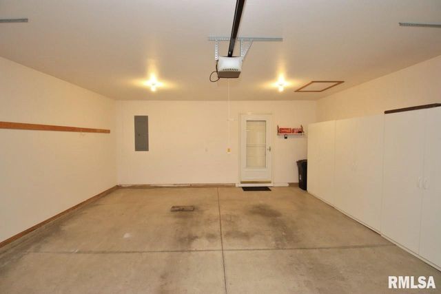 1424 FAIRVIEW Court, Pekin, IL 61554