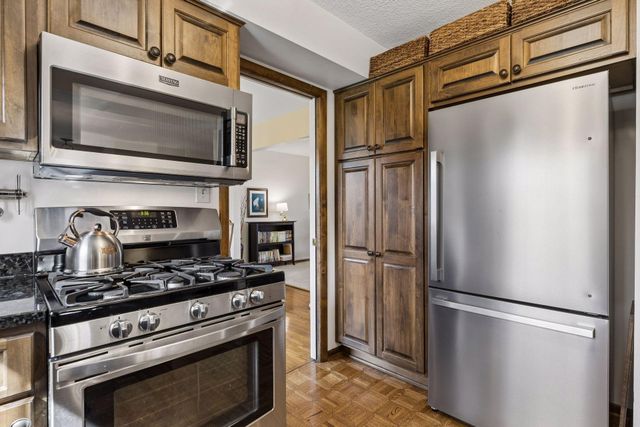 615 Narcissus Lane N, Plymouth, MN 55447