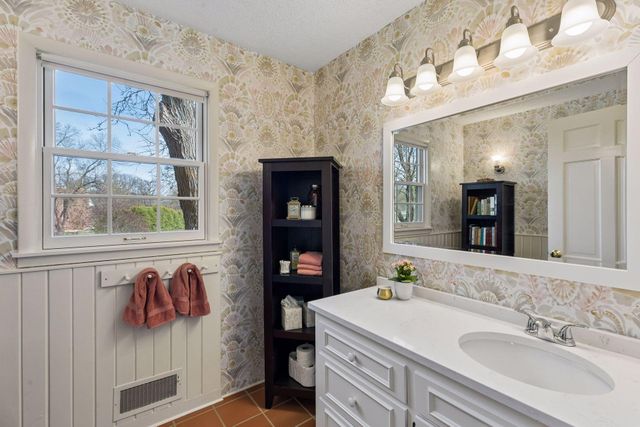 615 Narcissus Lane N, Plymouth, MN 55447