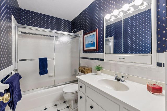 615 Narcissus Lane N, Plymouth, MN 55447