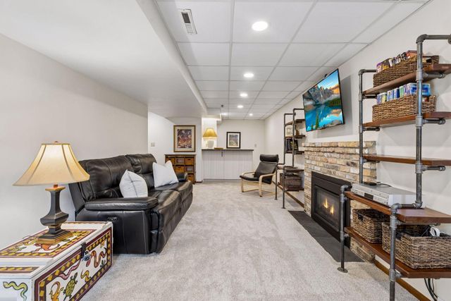 615 Narcissus Lane N, Plymouth, MN 55447