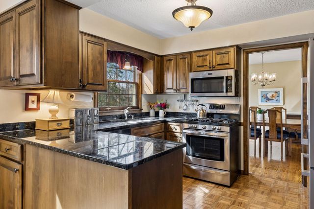 615 Narcissus Lane N, Plymouth, MN 55447