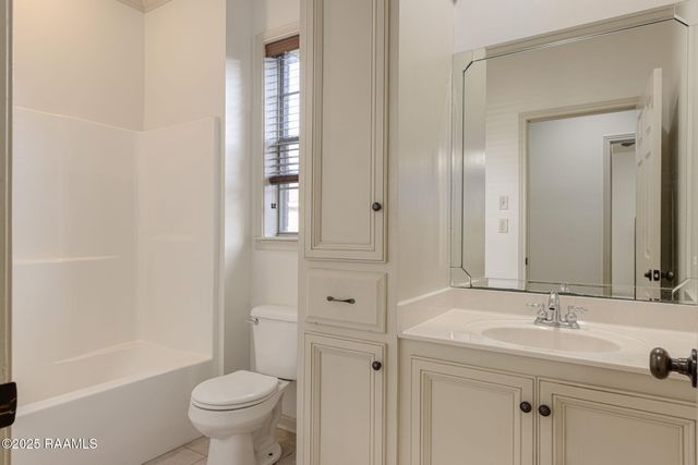 312 Quiet Meadows Circle, Youngsville, LA 70592