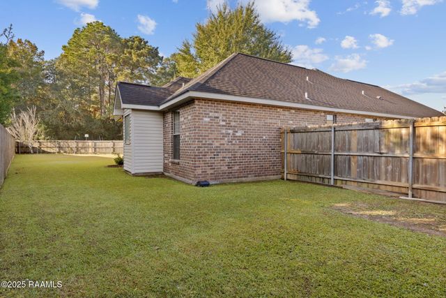 312 Quiet Meadows Circle, Youngsville, LA 70592