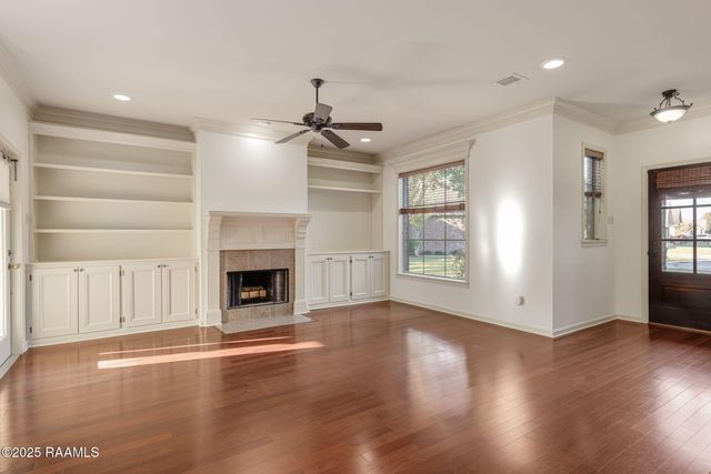 312 Quiet Meadows Circle, Youngsville, LA 70592