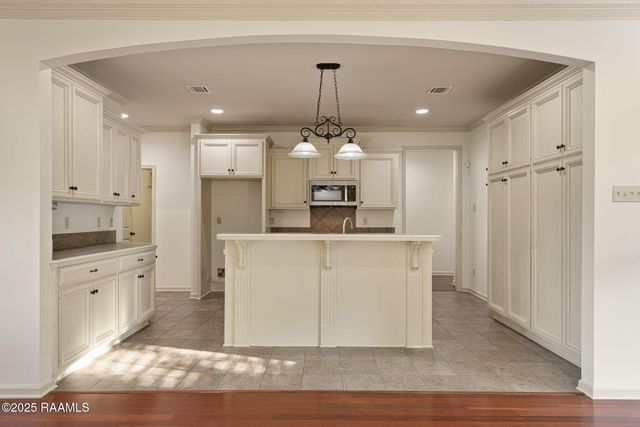 312 Quiet Meadows Circle, Youngsville, LA 70592