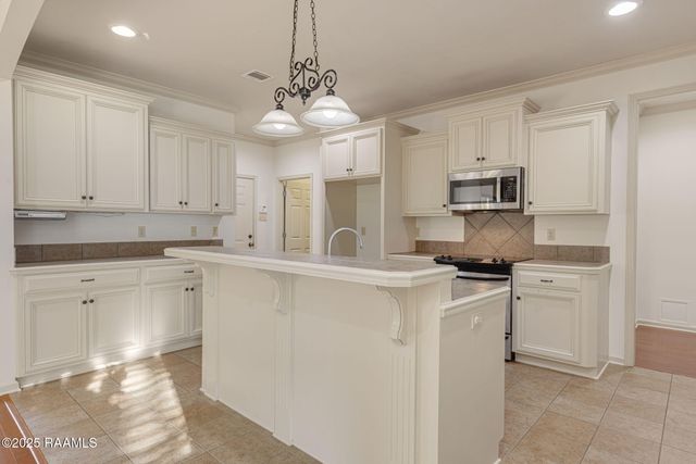 312 Quiet Meadows Circle, Youngsville, LA 70592