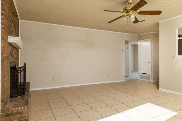 551 Rockledge Drive, Saginaw, TX 76179