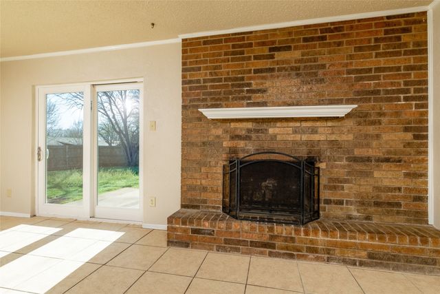 551 Rockledge Drive, Saginaw, TX 76179