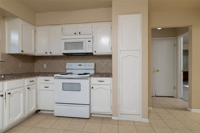 551 Rockledge Drive, Saginaw, TX 76179