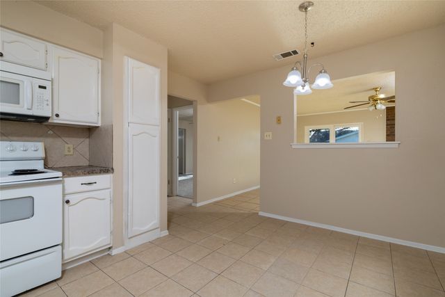 551 Rockledge Drive, Saginaw, TX 76179