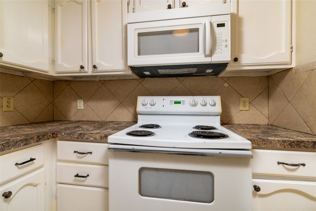 551 Rockledge Drive, Saginaw, TX 76179