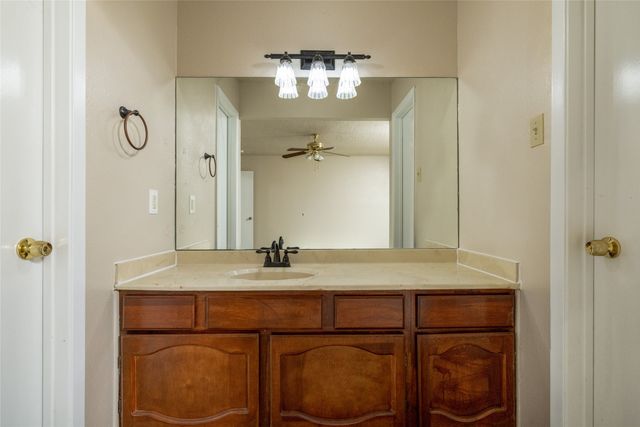 551 Rockledge Drive, Saginaw, TX 76179