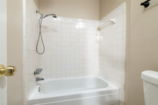 551 Rockledge Drive, Saginaw, TX 76179