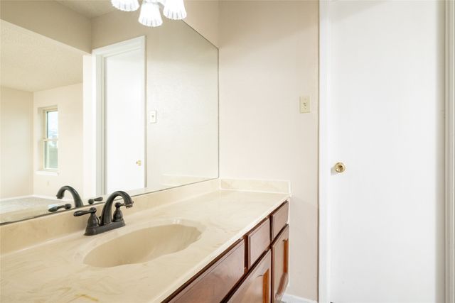 551 Rockledge Drive, Saginaw, TX 76179