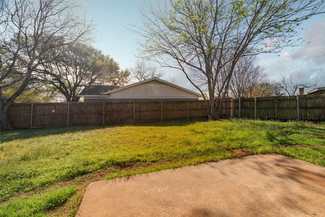 551 Rockledge Drive, Saginaw, TX 76179