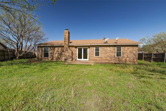 551 Rockledge Drive, Saginaw, TX 76179