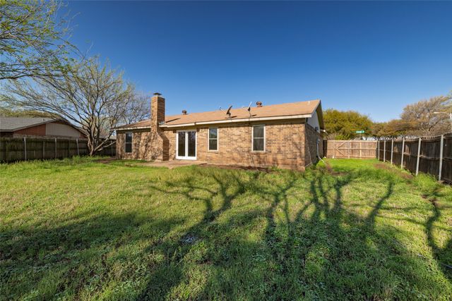 551 Rockledge Drive, Saginaw, TX 76179