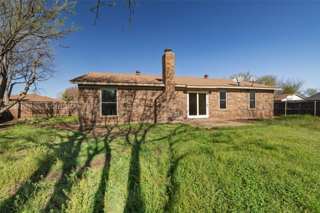 551 Rockledge Drive, Saginaw, TX 76179