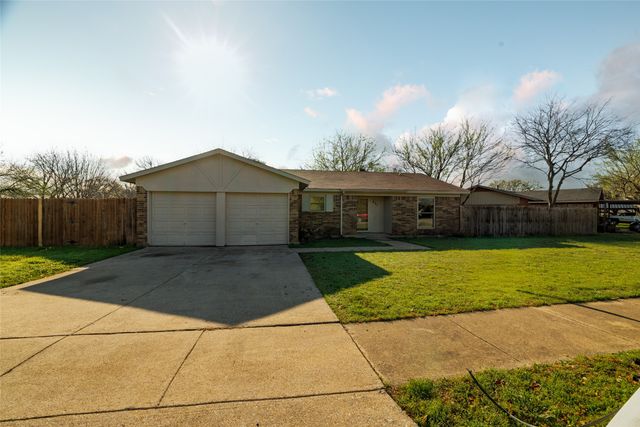 551 Rockledge Drive, Saginaw, TX 76179
