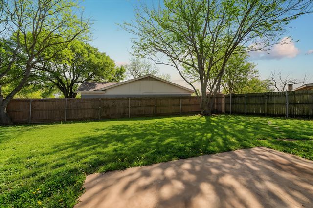 551 Rockledge Drive, Saginaw, TX 76179
