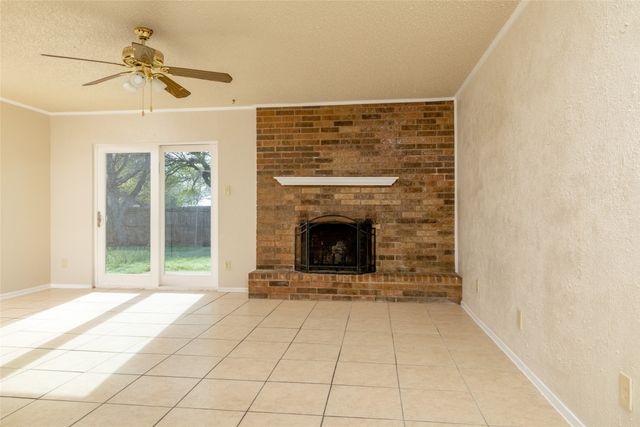551 Rockledge Drive, Saginaw, TX 76179