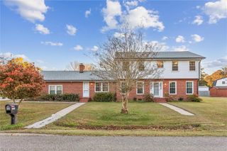 111 Beecham DR, Yorktown, VA 23692