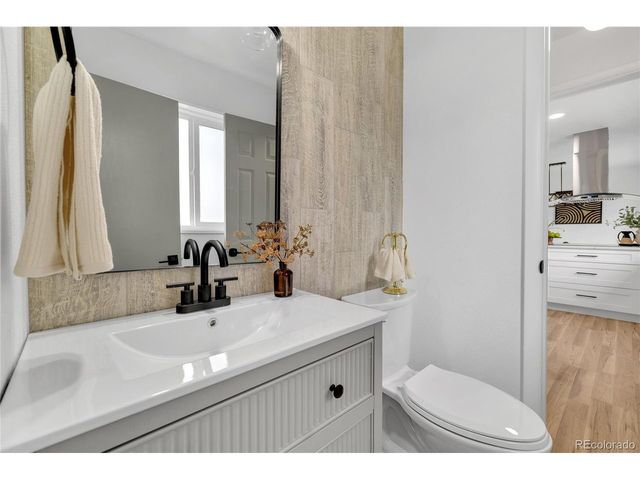 3320 W Saratoga Ave, Englewood, CO 80110