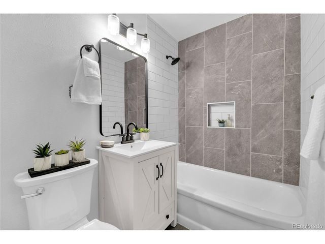 3320 W Saratoga Ave, Englewood, CO 80110